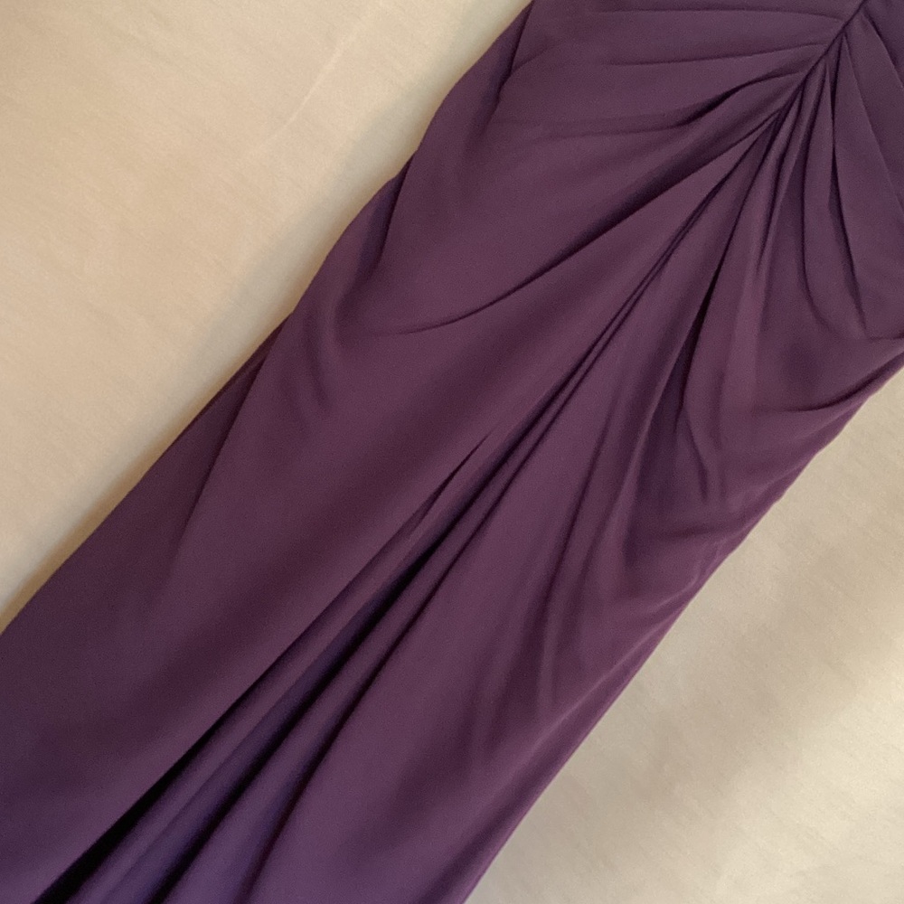 Stunning Elegant Eggplant Purple Lace-Shoulder Evening Dress - Picture 8 of 10
